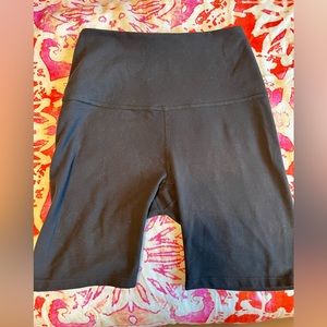 Beyond Yoga Black High Waist Biker Shorts Medium.